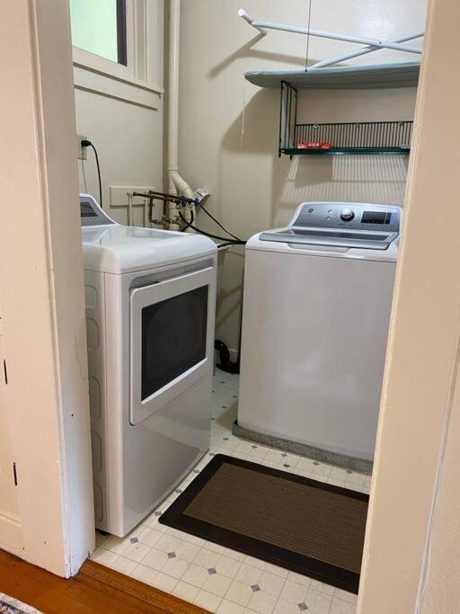 Historic Downtown Riverview Flat, No 3 Astoria Esterno foto