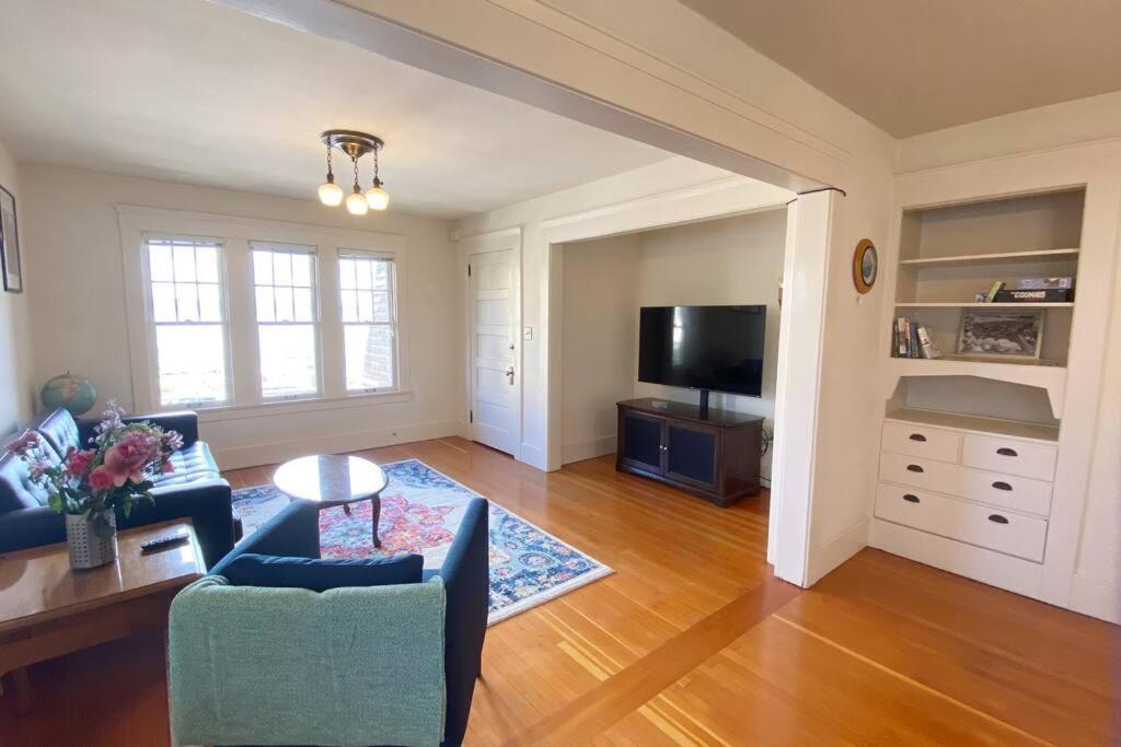 Historic Downtown Riverview Flat, No 3 Astoria Esterno foto