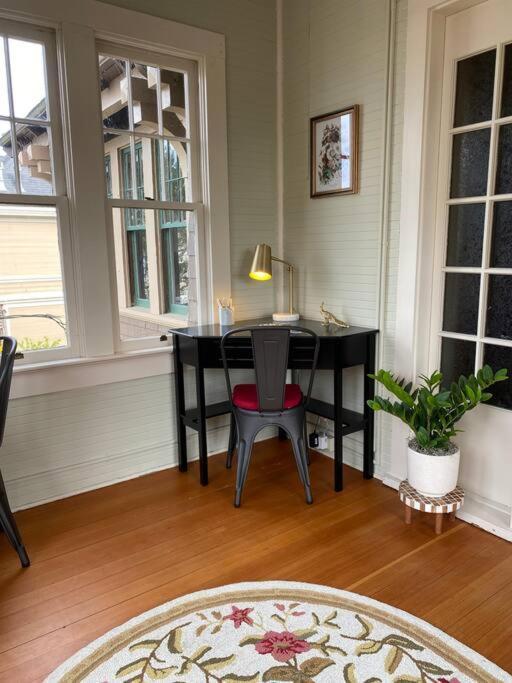 Historic Downtown Riverview Flat, No 3 Astoria Esterno foto